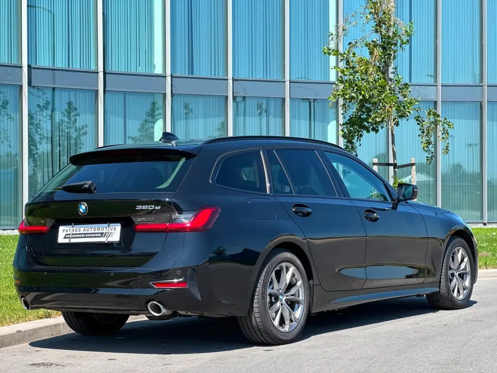 BMW 3-Serie Touring 320e Sport Line PHEV // Panorama Dak // uit 2021, foto 2