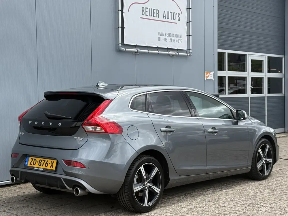 Volvo V40 1.5 T3 Polar+ Sport Automaat R-Design/Pano/Navigat uit 2019, foto 5