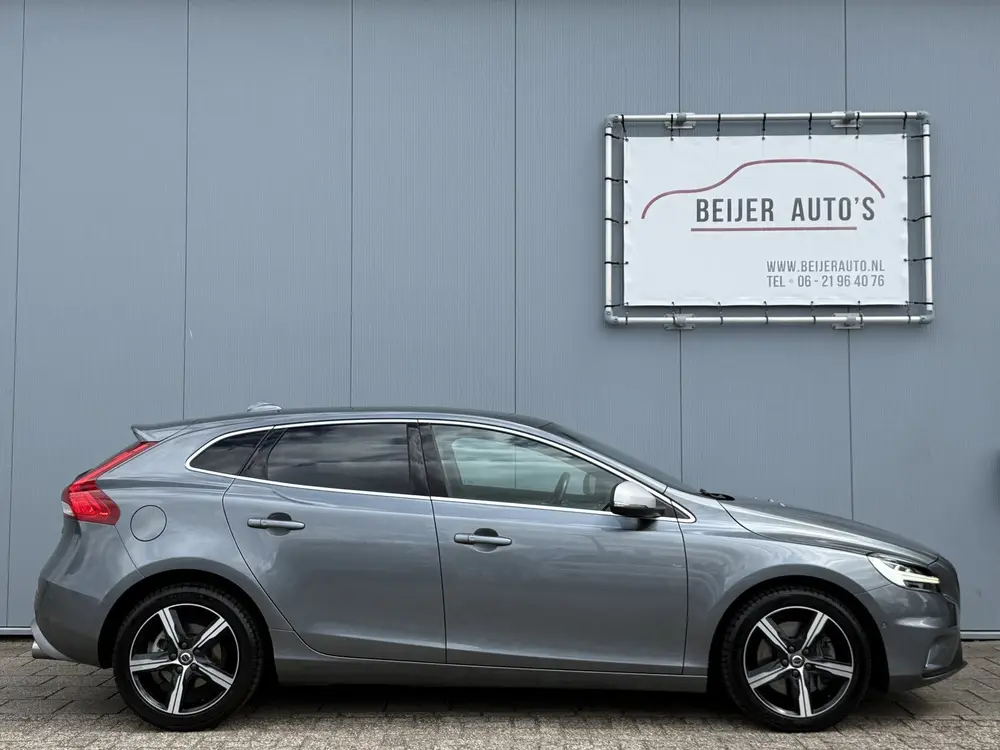 Volvo V40 1.5 T3 Polar+ Sport Automaat R-Design/Pano/Navigat uit 2019, foto 6