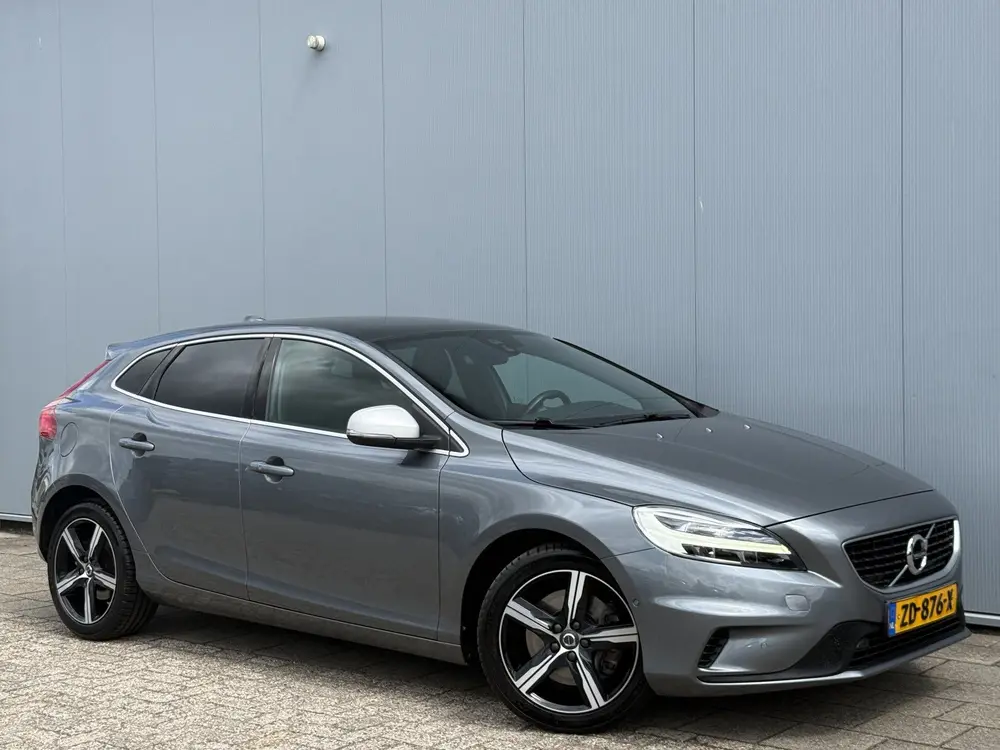 Volvo V40 1.5 T3 Polar+ Sport Automaat R-Design/Pano/Navigat uit 2019, foto 7