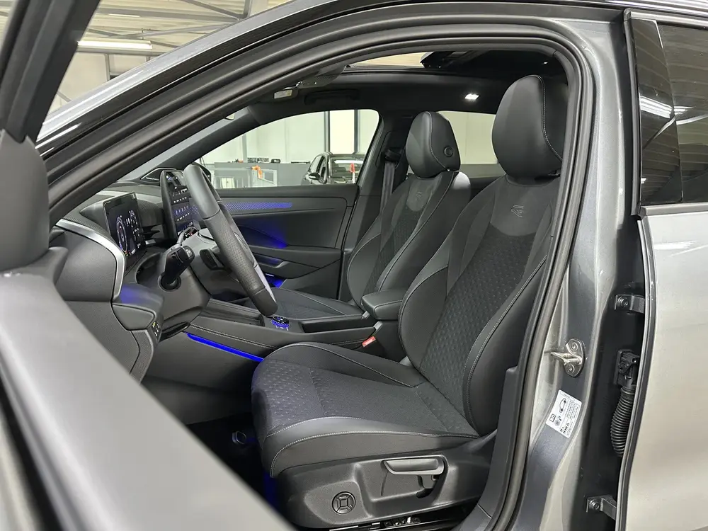 Volkswagen T-Roc 1.5 eTsi R-Line First Edition | H&K | Trekh uit 2026, foto 3
