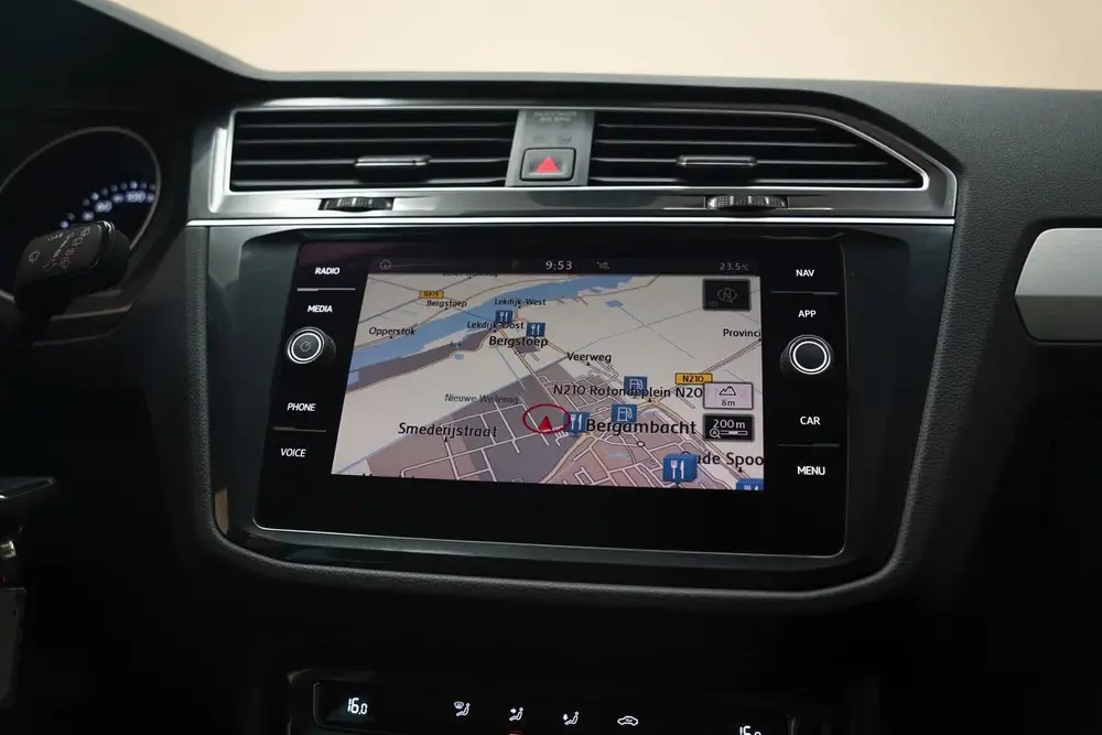 Volkswagen Tiguan 1.5 TSI Comfortline Business [ Apple carpl uit 2019, foto 7