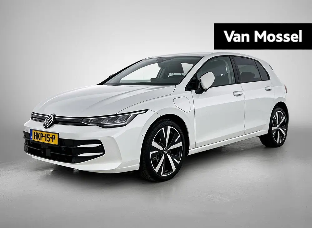 Volkswagen Golf 1.5 eHybrid Life Edition | Automaat | 360 gr uit 2025