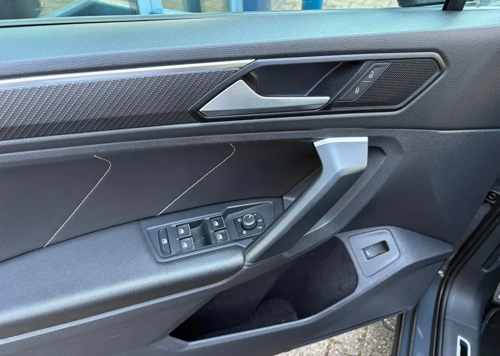 Volkswagen Tiguan 1.5 TSI 3x R-LINE/PANO/CARPLAY/CAMERA uit 2021, foto 11