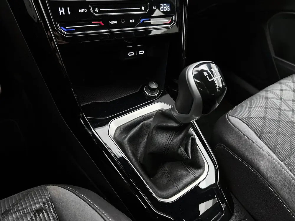 Volkswagen T-Roc 1.0 TSI R-Line | Camera | CarPlay | Adaptiv uit 2024, foto 16