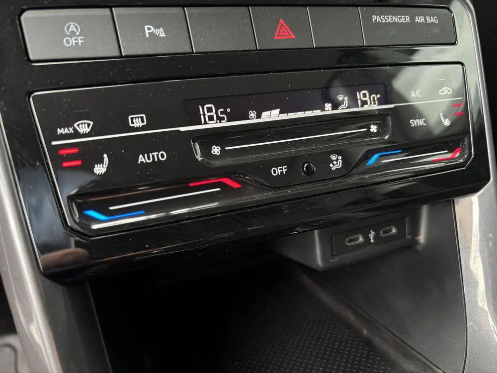 Volkswagen T-Cross 1.0 TSI Style stoelverwarming (bj 2023) uit 2023, foto 7
