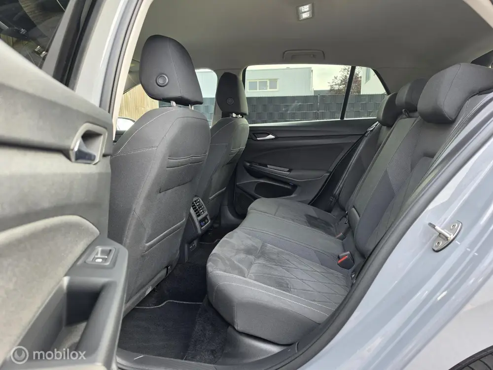 Volkswagen Golf 1.5 TSI STYLE CARPLAY CAMERA ACC MASSAGE uit 2020, foto 12