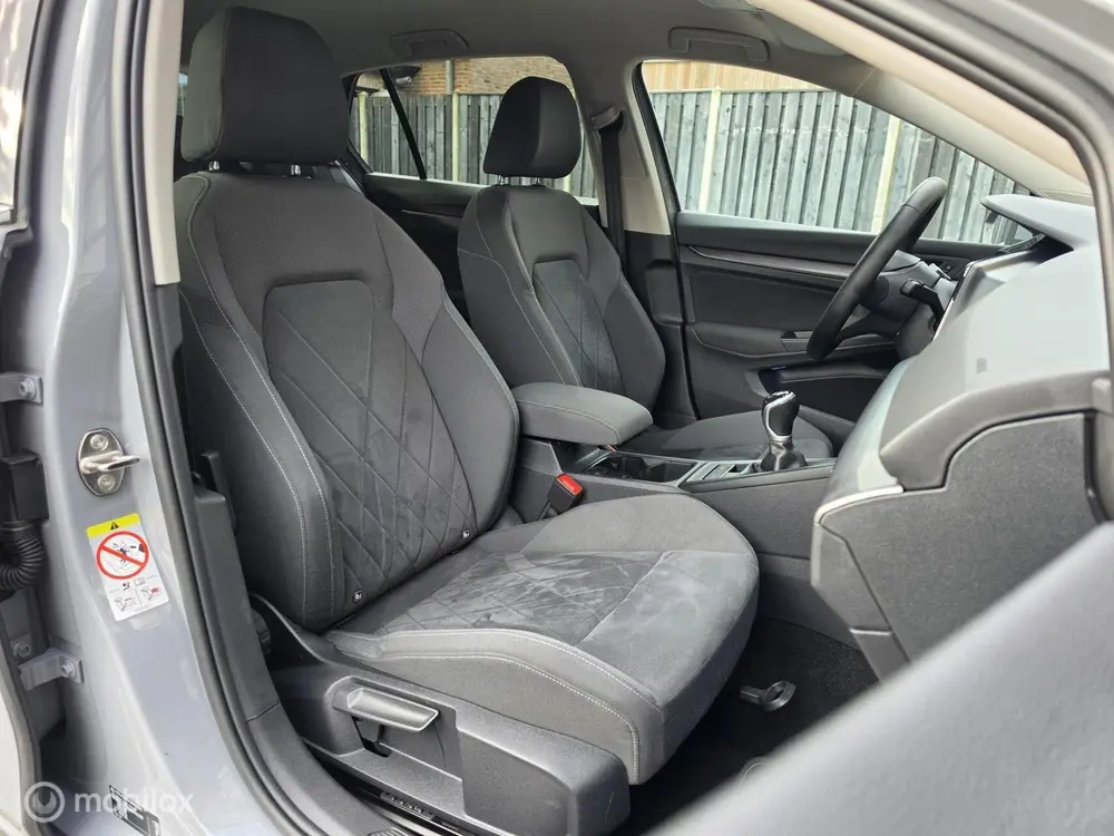 Volkswagen Golf 1.5 TSI STYLE CARPLAY CAMERA ACC MASSAGE uit 2020, foto 2