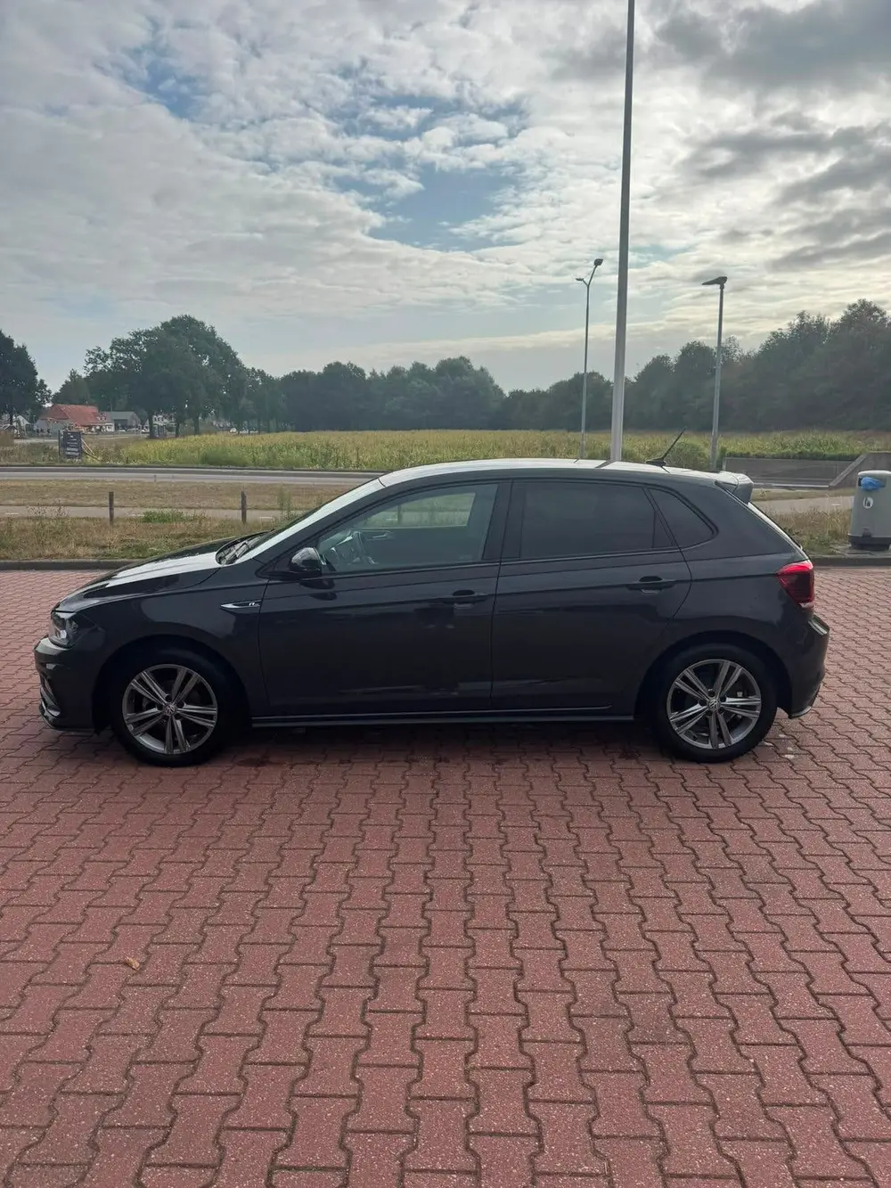 Volkswagen Polo 1.0 TSI R-line 95pk 2020 Urano Grey uit 2020, foto 3