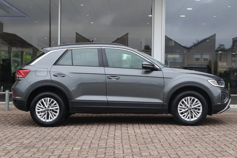 Volkswagen T-Roc 1.0 TSI Life | Navigatie | Parkeersensoren uit 2023, foto 3