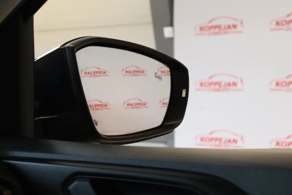Volkswagen T-Cross 1.0 TSI Life NL auto, Appconnect, Leder uit 2020, foto 6