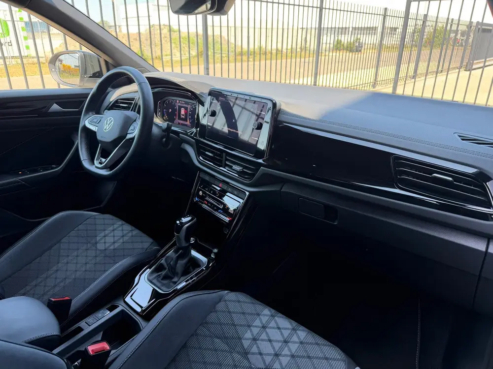 Volkswagen T-Roc 1.5 TSI R-Line Virtual Keyless IQ Lights IQ uit 2024, foto 13