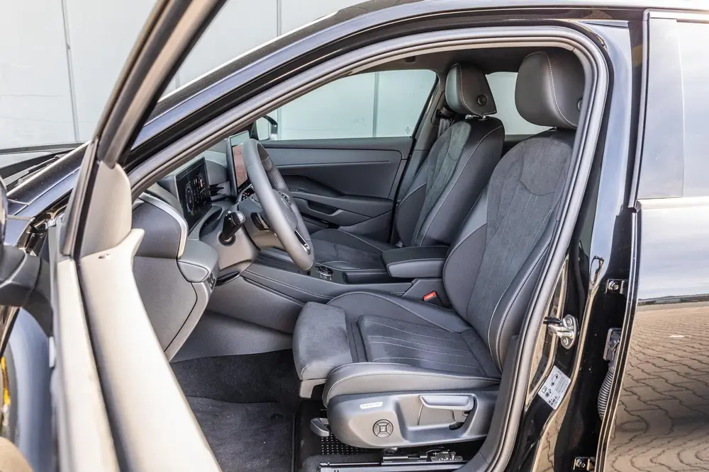 Volkswagen T-Roc 1.5 eTsi 115pk DSG Style First Edition | Tr uit 2026, foto 4