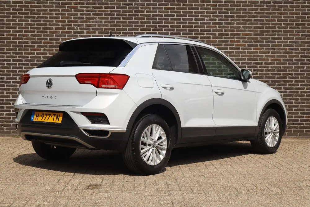 Volkswagen T-Roc 1.0 TSI 115pk Style | Navigatie | Parkeerse uit 2020, foto 2