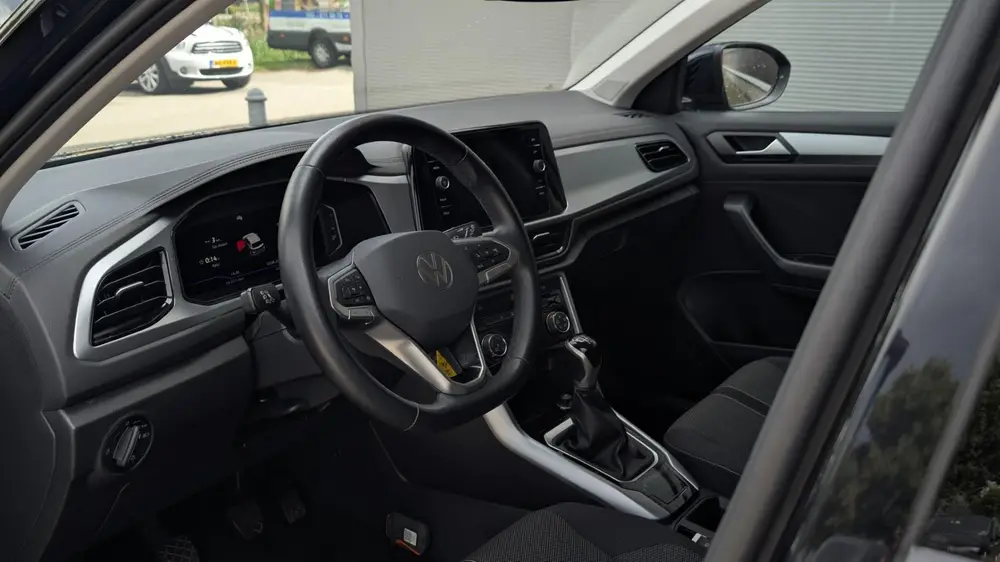 Volkswagen T-Roc 1.0 TSI 110pk Life 75 Edition | Navigatie | uit 2022, foto 16