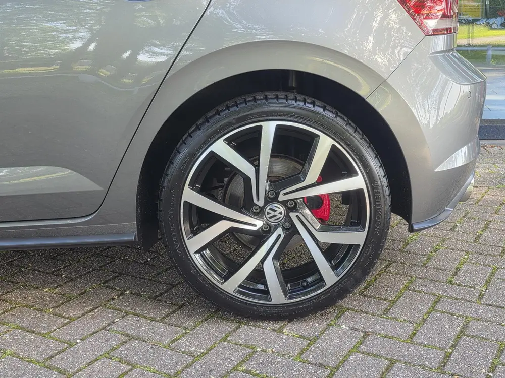 Volkswagen Polo 2.0 TSI 200PK GTI AUTOMAAT | LED | X-Force Uitlaat | Navigatie | Climate Control | Parkeersensoren Polo 2.0 TSI 200PK GTI AUTOMAAT | LED | X-Force u uit 2019, foto 12