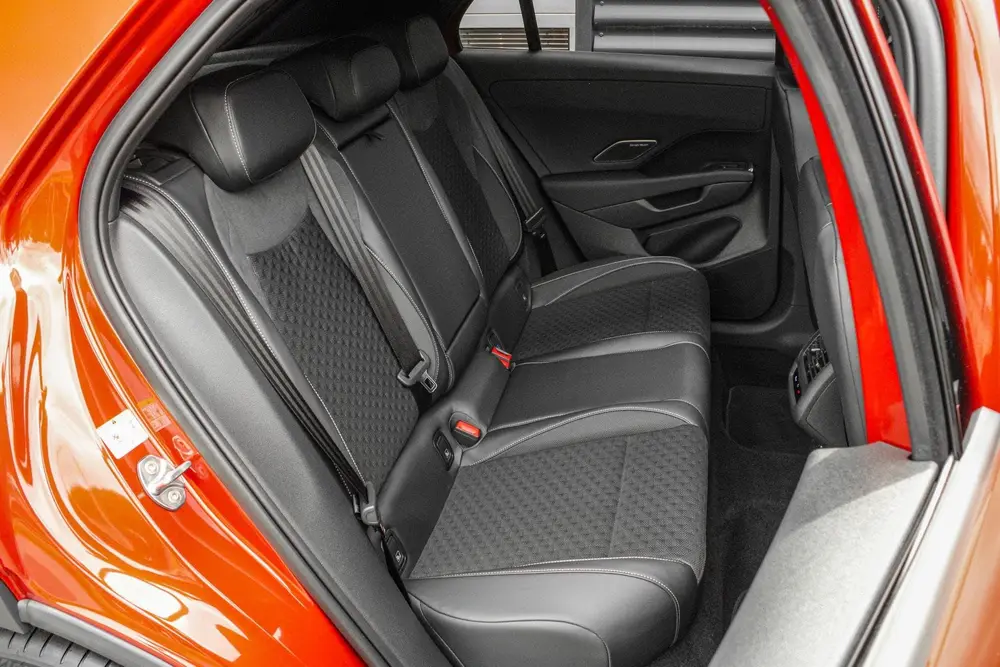 Volkswagen T-Roc 1.5 eTsi 150pk R-Line First Edition | Panor uit 2026, foto 6