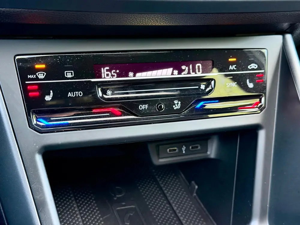 Volkswagen Taigo 1.5 TSI 3xR-Line Pano/Camera/AppleCarPlay uit 2022, foto 17