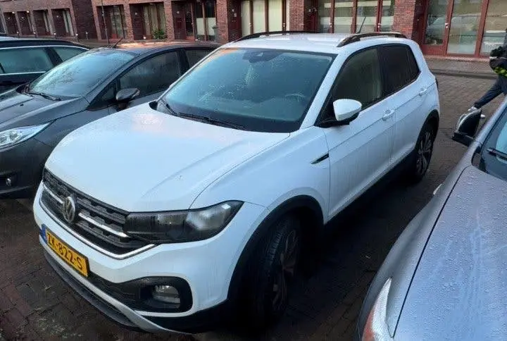Volkswagen T-Cross 1.0 TSI R-Line Design uit 2019, foto 2