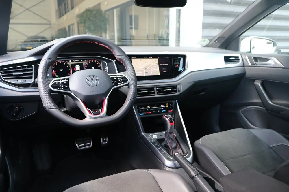Volkswagen Polo 2.0 TSI GTI 207PK DSG Facelift Pano Alcantar uit 2022, foto 13