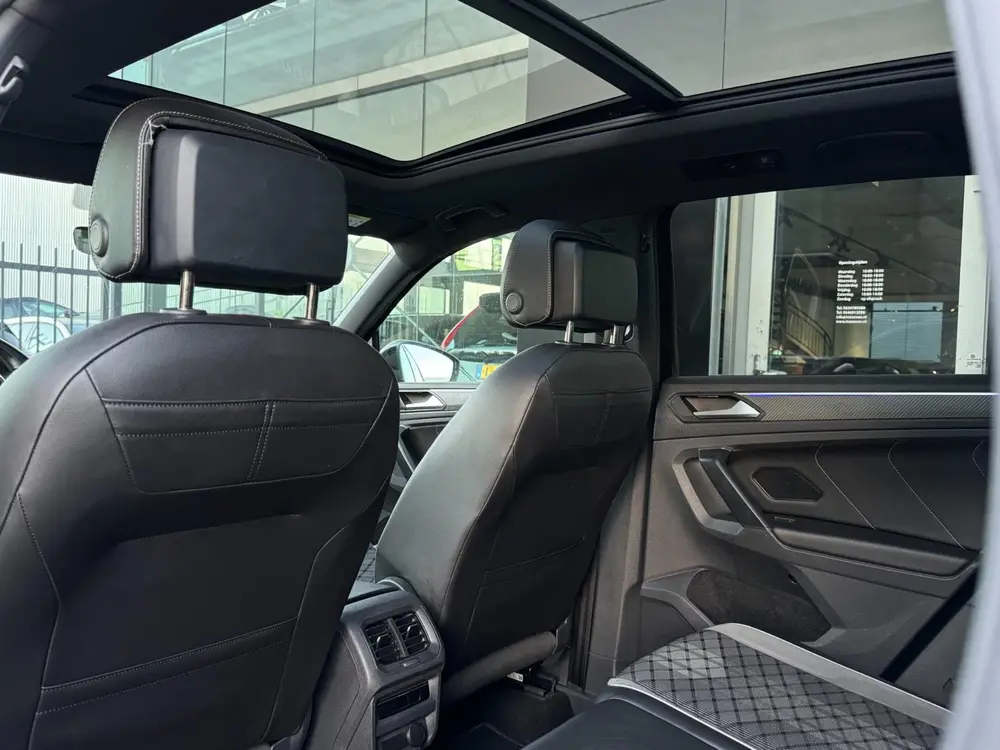 Volkswagen Tiguan 1.5 TSI R-Line Blackstyle uit 2022, foto 12