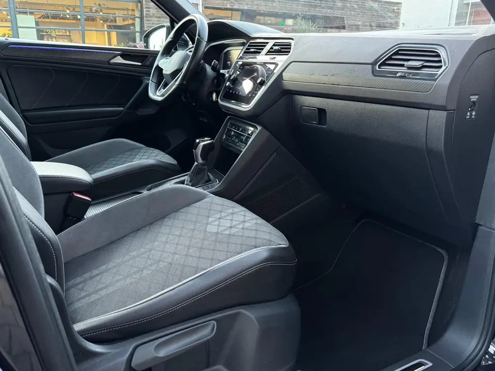 Volkswagen Tiguan 1.5 TSI R-Line Blackstyle uit 2022, foto 14