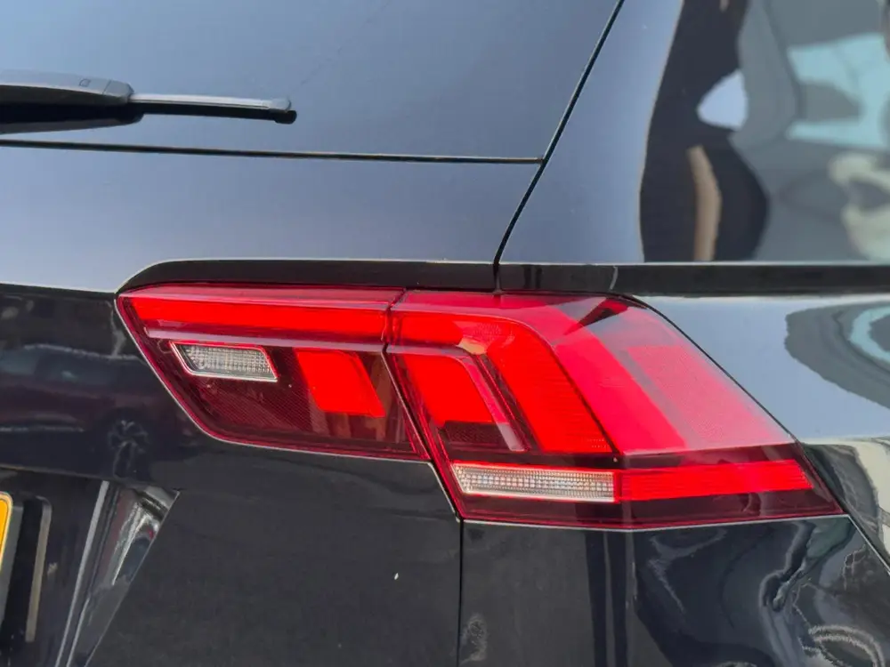 Volkswagen Tiguan 1.5 TSI R-Line Blackstyle uit 2022, foto 16