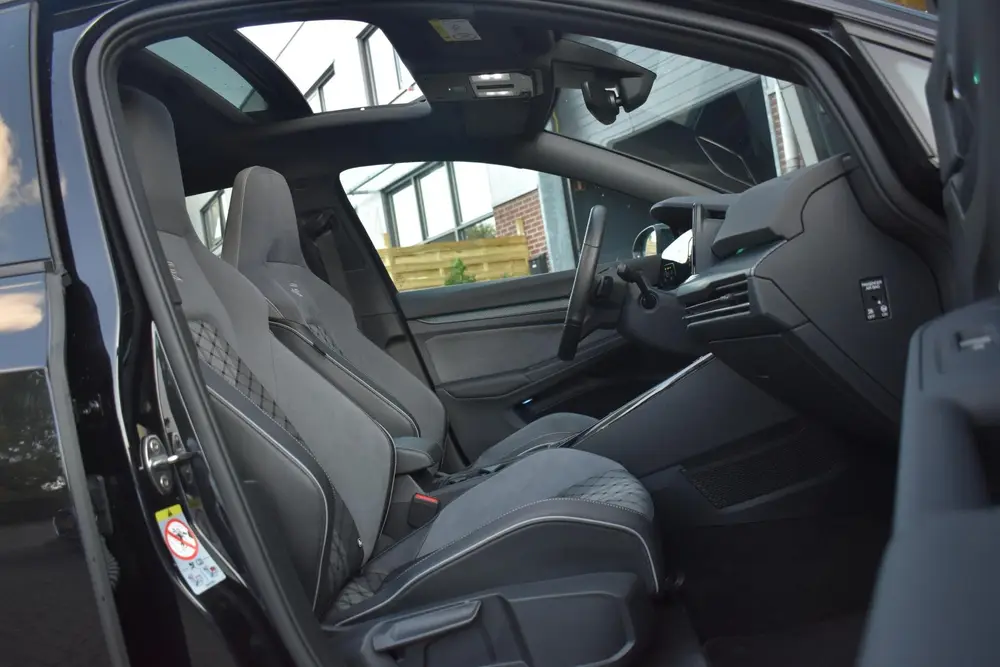 Volkswagen Golf 1.5 eTSI R-Line Pano HUD IQ H/K Lane Keyless uit 2024, foto 17