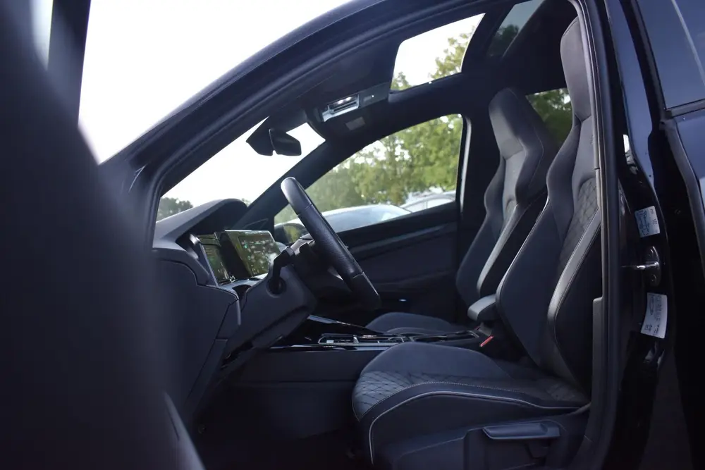 Volkswagen Golf 1.5 eTSI R-Line Pano HUD IQ H/K Lane Keyless uit 2024, foto 9