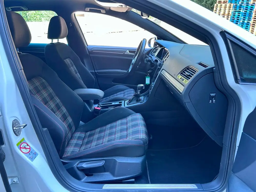 Volkswagen Golf 2.0 TSI GTI Performance uit 2019, foto 10