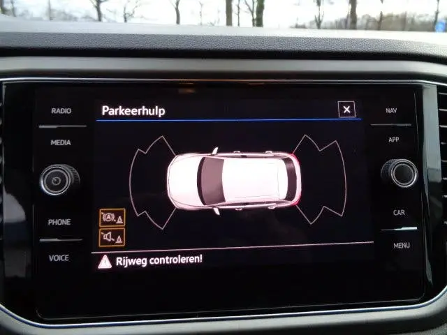Volkswagen T-Roc TSI 110pk Style Navi Clima Trekhaak PDC NL uit 2022, foto 14