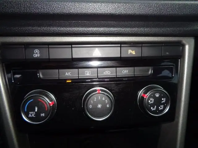 Volkswagen T-Roc TSI 110pk Style Navi Clima Trekhaak PDC NL uit 2022, foto 15