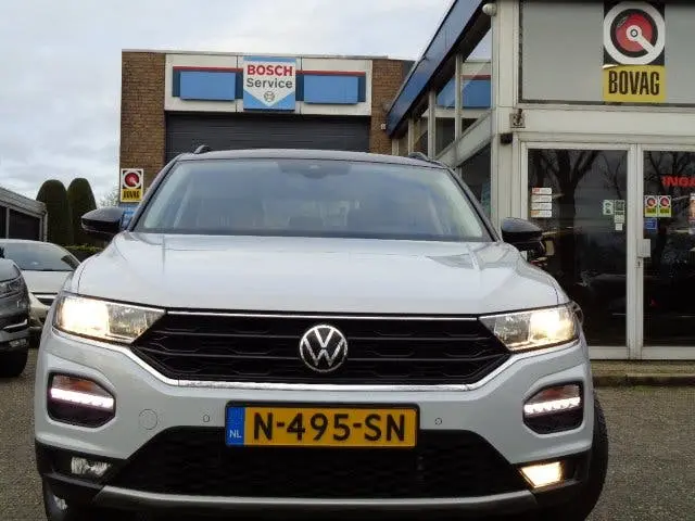 Volkswagen T-Roc TSI 110pk Style Navi Clima Trekhaak PDC NL uit 2022, foto 2