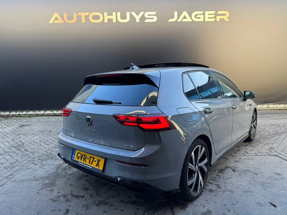 Volkswagen Golf 1.5 eTSI R-Line Pano IQlights Carplay Sfeer uit 2024, foto 10
