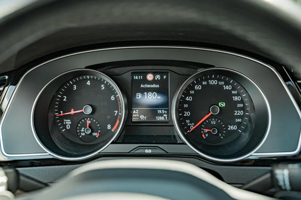 Volkswagen Passat Variant 1.5 TSI Elegance Business R uit 2020, foto 14