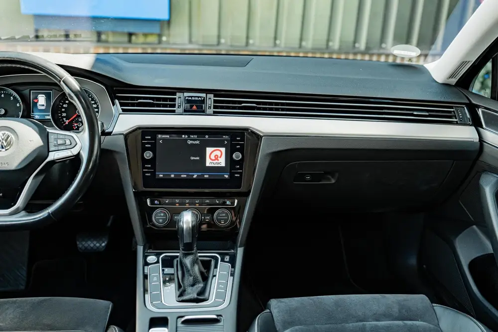 Volkswagen Passat Variant 1.5 TSI Elegance Business R uit 2020, foto 15