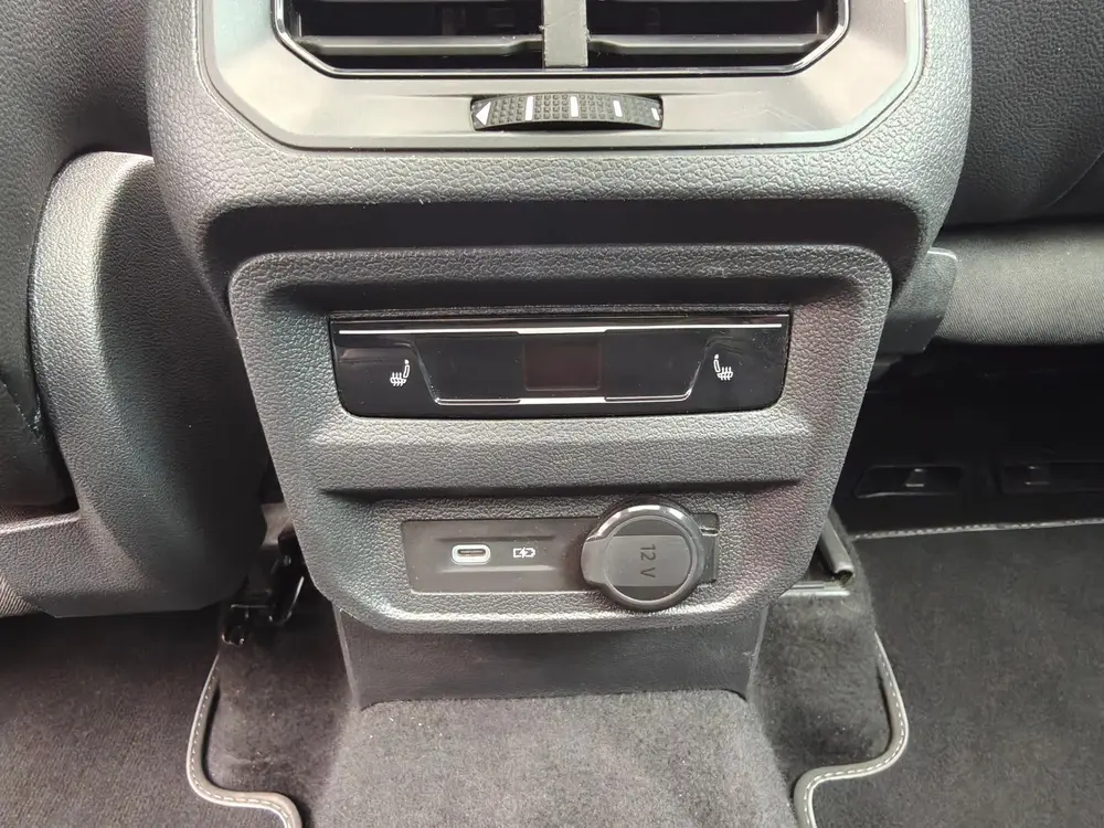 Volkswagen Tiguan 1.4 TSI eHybrid R-Line Business+ / Panoram uit 2022, foto 14