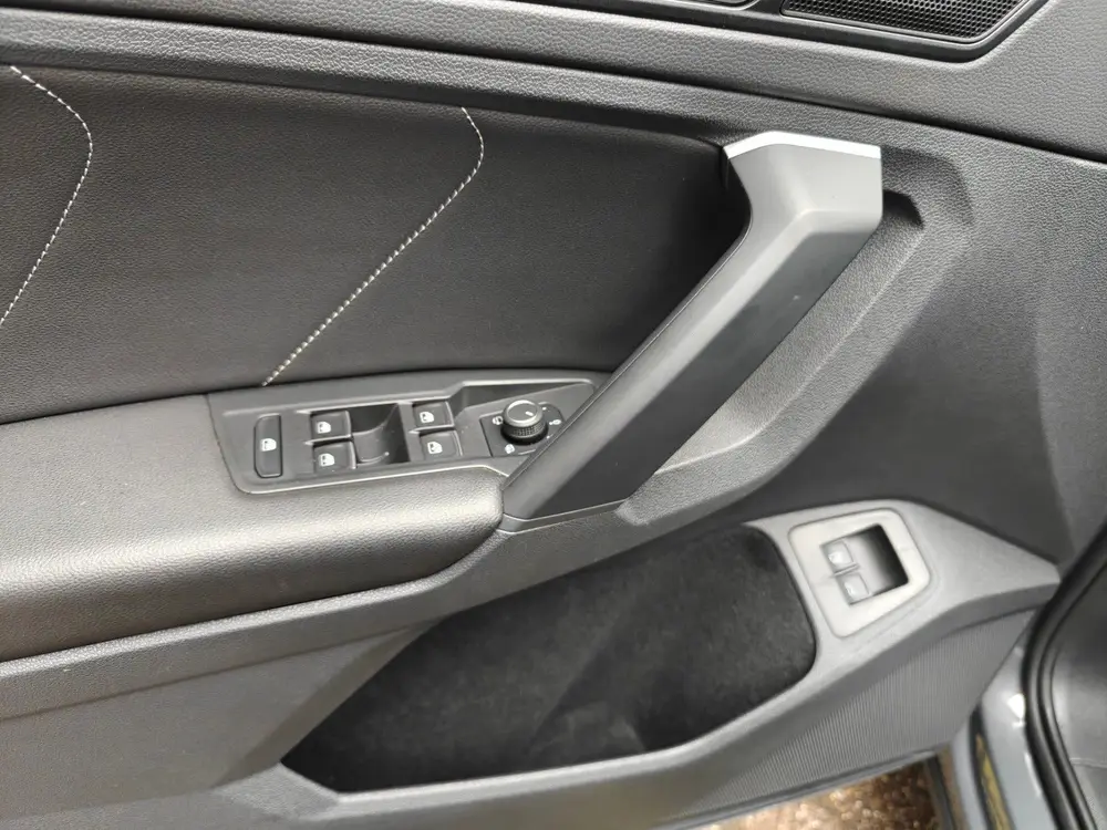 Volkswagen Tiguan 1.4 TSI eHybrid R-Line Business+ / Panoram uit 2022, foto 17