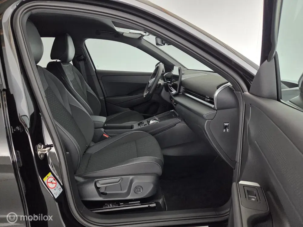 Volkswagen T-Roc 1.5 eTsi 150PK R-Line First Edition trekhaa uit 2026, foto 6