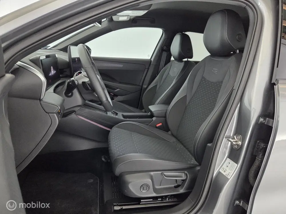 Volkswagen T-Roc 1.5 eTsi 150PK R-Line First Edition trekhaa uit 2026, foto 5