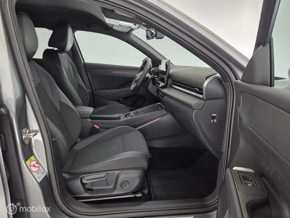 Volkswagen T-Roc 1.5 eTsi 150PK R-Line First Edition trekhaa uit 2026, foto 6