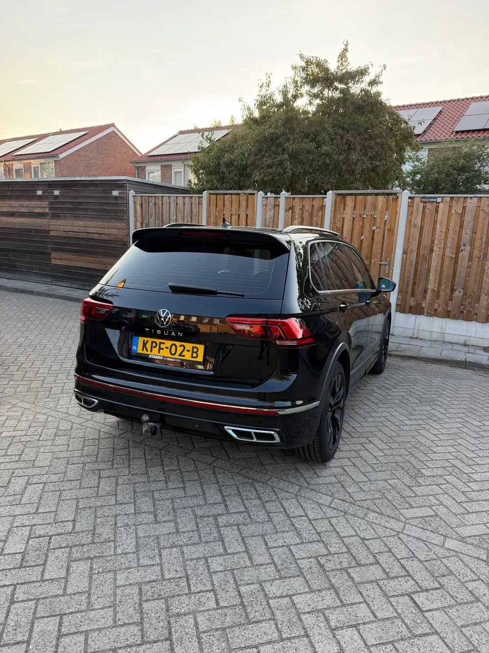 Volkswagen Tiguan 2.0 TDI R-line 150pk DSG 2023 Zwart uit 2023, foto 5