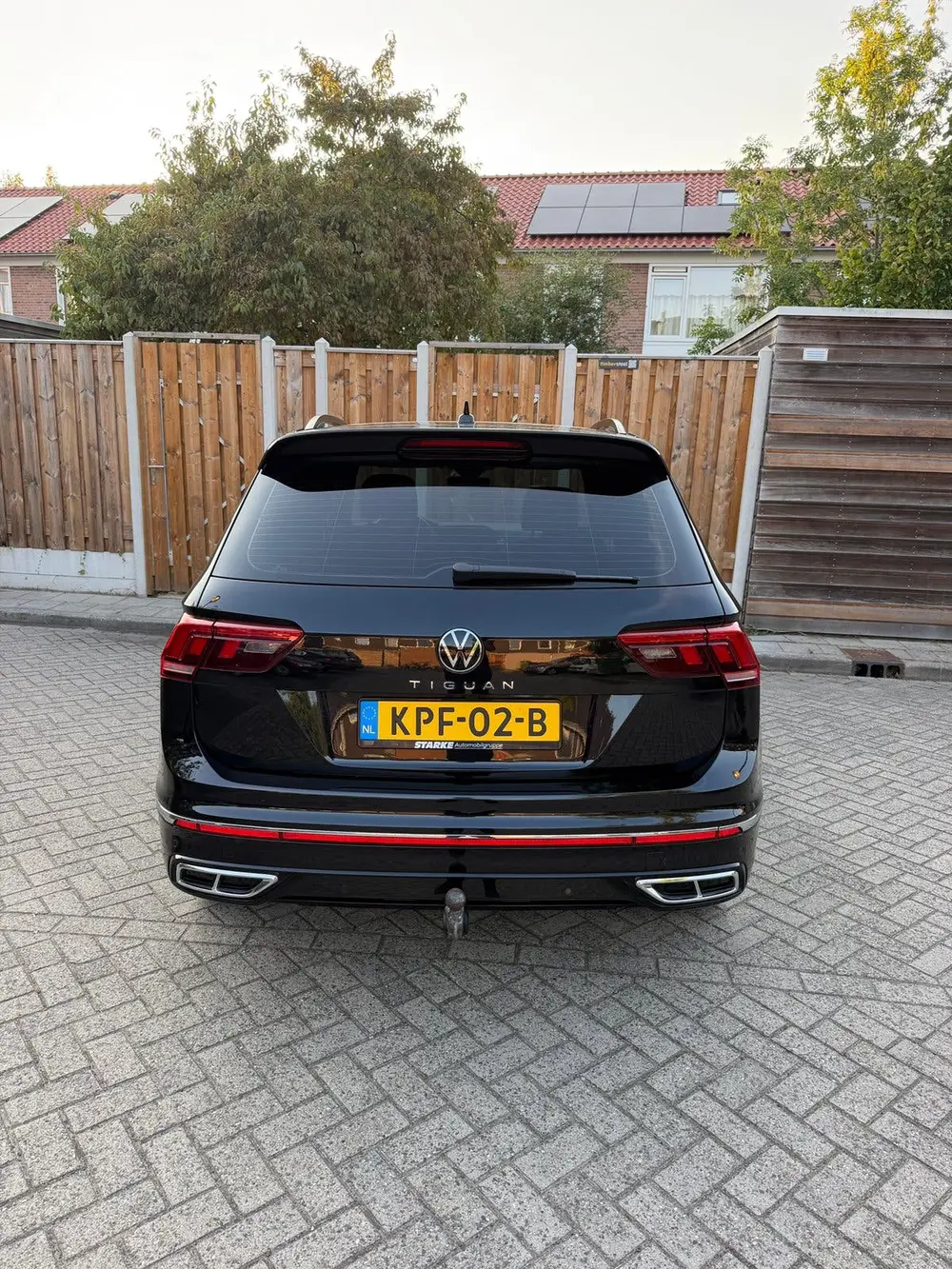 Volkswagen Tiguan 2.0 TDI R-line 150pk DSG 2023 Zwart uit 2023, foto 6