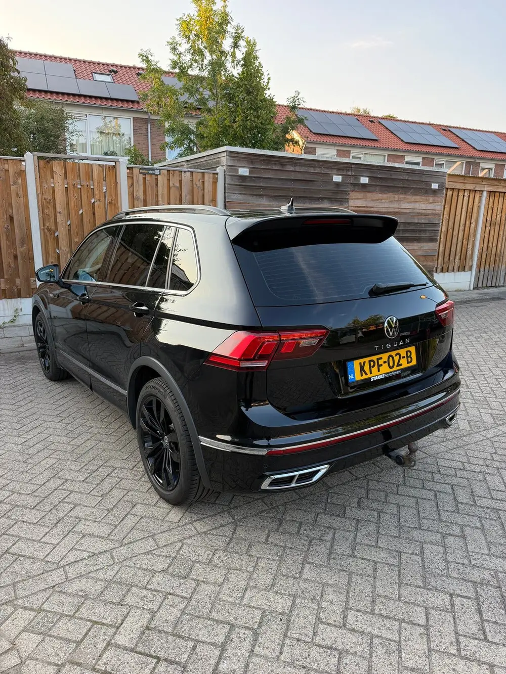 Volkswagen Tiguan 2.0 TDI R-line 150pk DSG 2023 Zwart uit 2023, foto 7