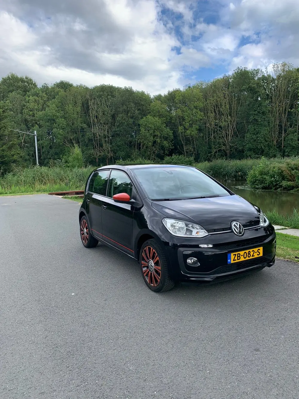 Volkswagen Up! 1.0 60PK 3D BMT 2019 Zwart uit 2019, foto 2