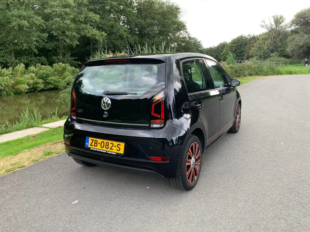 Volkswagen Up! 1.0 60PK 3D BMT 2019 Zwart uit 2019, foto 4