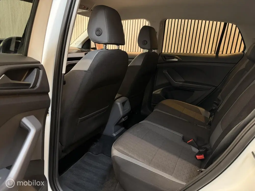 Volkswagen T-Cross 1.0 TSI DSG R-Line BEATS VIRTUAL CARPLAY uit 2019, foto 10