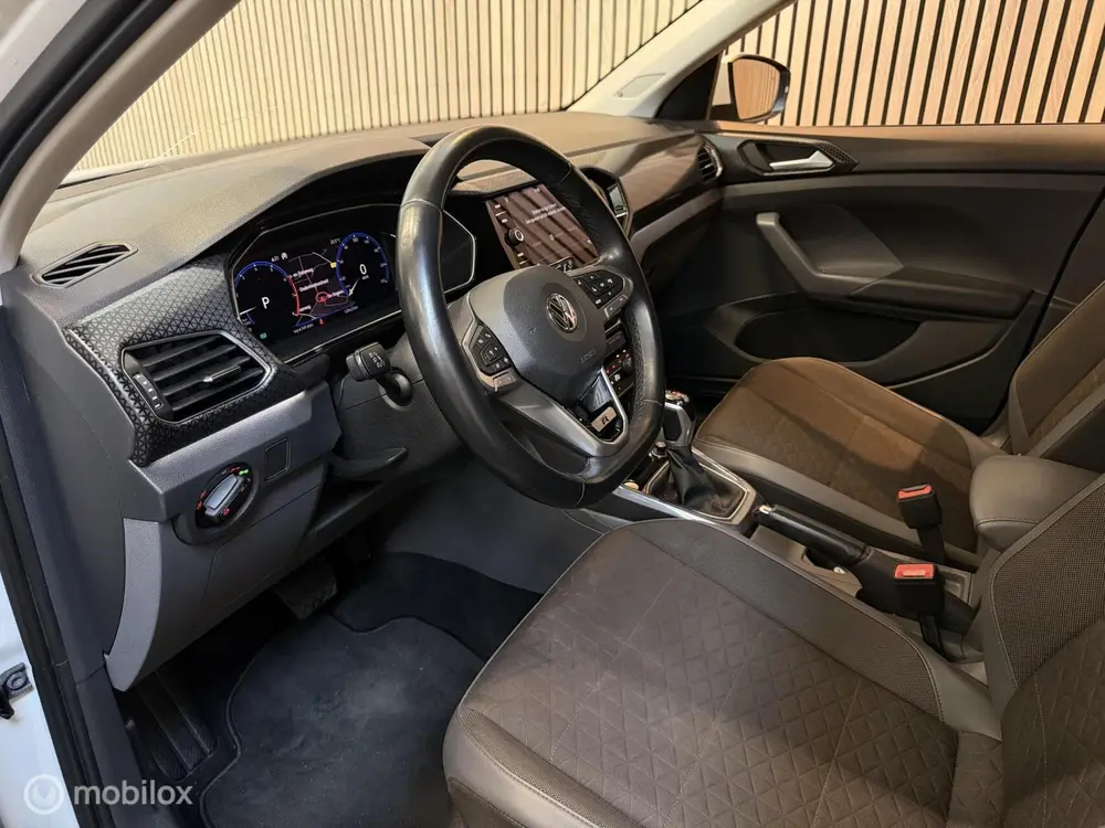 Volkswagen T-Cross 1.0 TSI DSG R-Line BEATS VIRTUAL CARPLAY uit 2019, foto 12