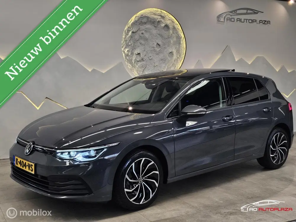 Volkswagen Golf 1.5 TSI Life Panorama/IQ Light/Carplay/Stoel uit 2020