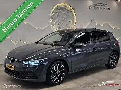 Volkswagen Golf 1.5 TSI Life Panorama/IQ Light/Carplay/Stoel uit 2020